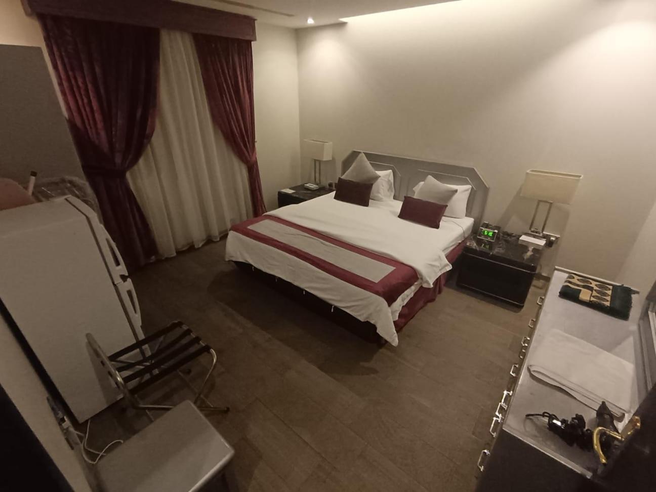 Sixty Three Hotel Suites Эр-Рияд Экстерьер фото