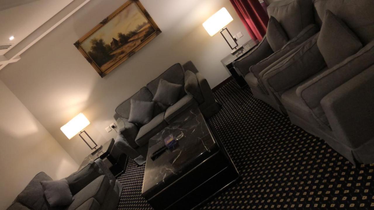 Sixty Three Hotel Suites Эр-Рияд Экстерьер фото
