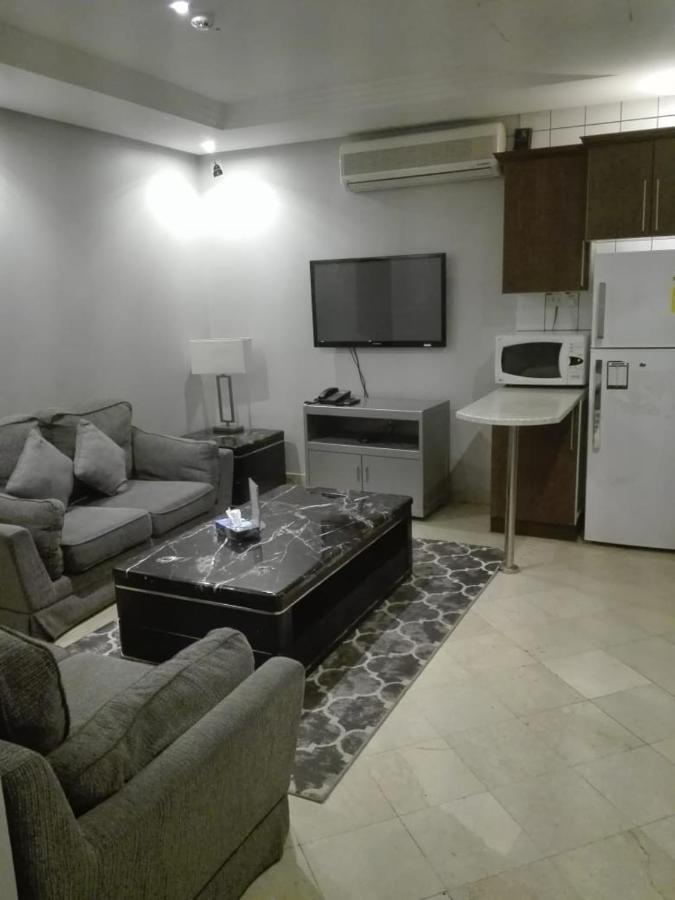 Sixty Three Hotel Suites Эр-Рияд Экстерьер фото