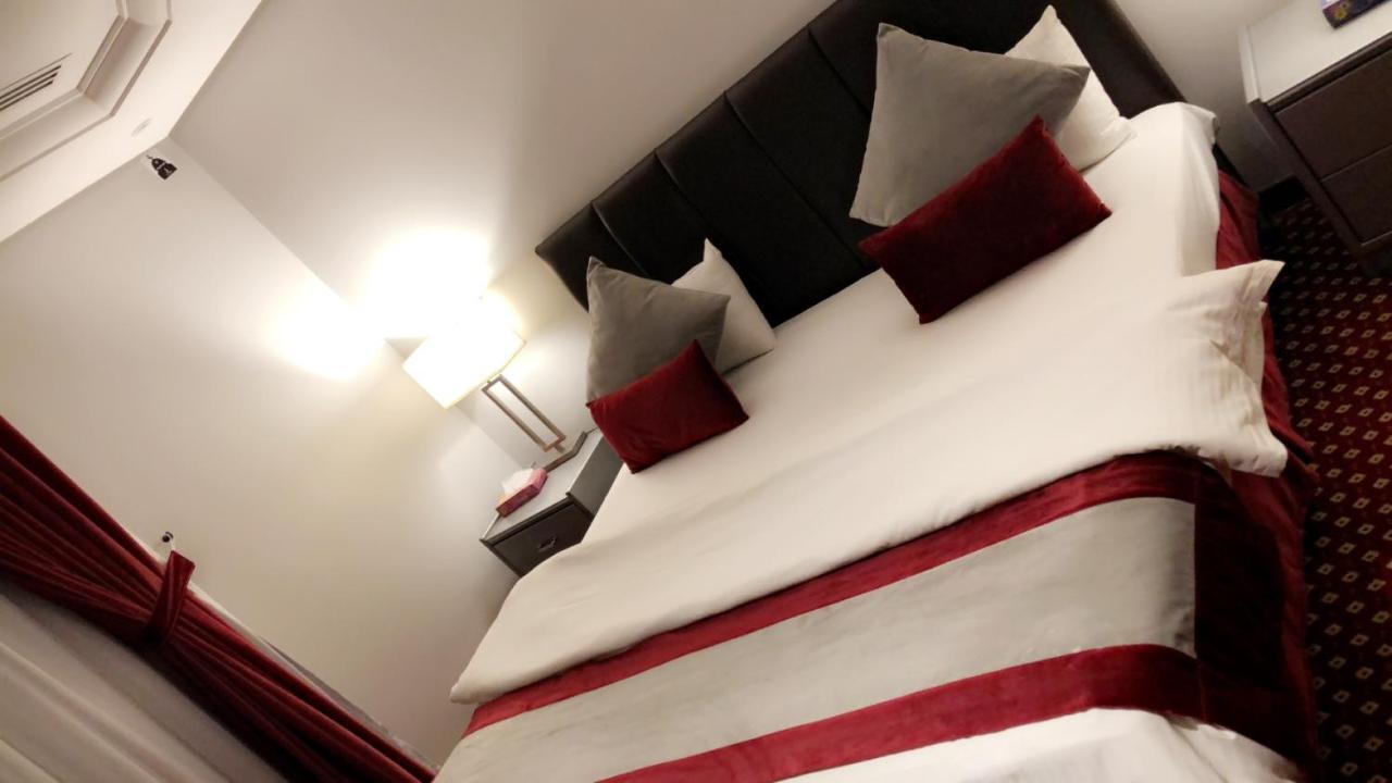 Sixty Three Hotel Suites Эр-Рияд Экстерьер фото